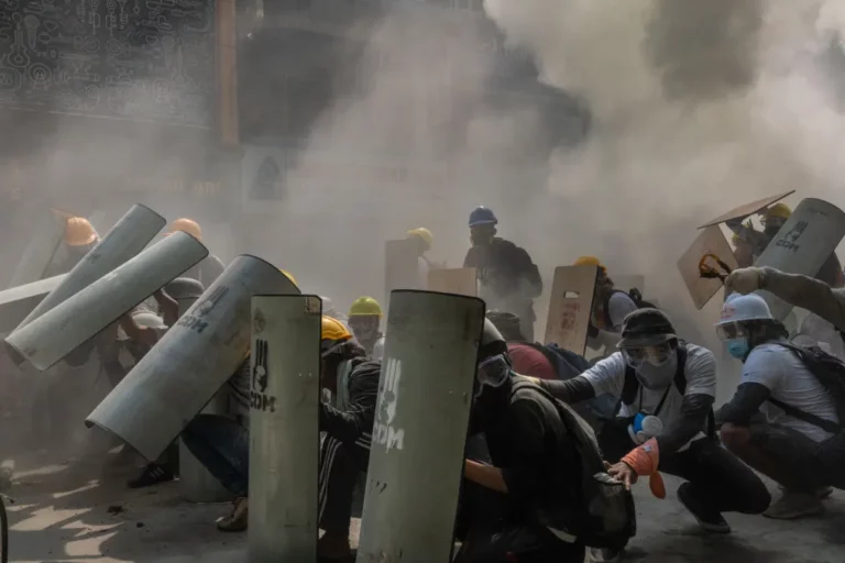 A Tragédia de Mianmar: Ditadura, Resistência e a Luta pela Democracia