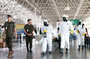 As crises sanitárias representam ameaças significativas para a saúde global, afetando desproporcionalmente populações vulneráveis.