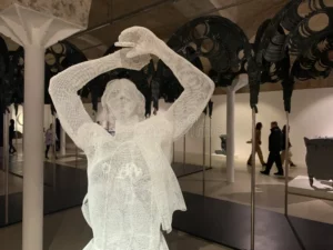 Arte Contemporânea no Século XXI: Entre a Criatividade Humana e a Revolução Digital